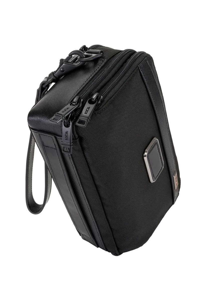 Strukturierte Reise-Clutch mit Fächern