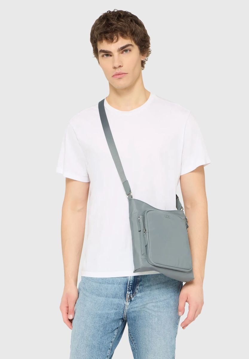 Minimalistische Nylon-Umhängetasche