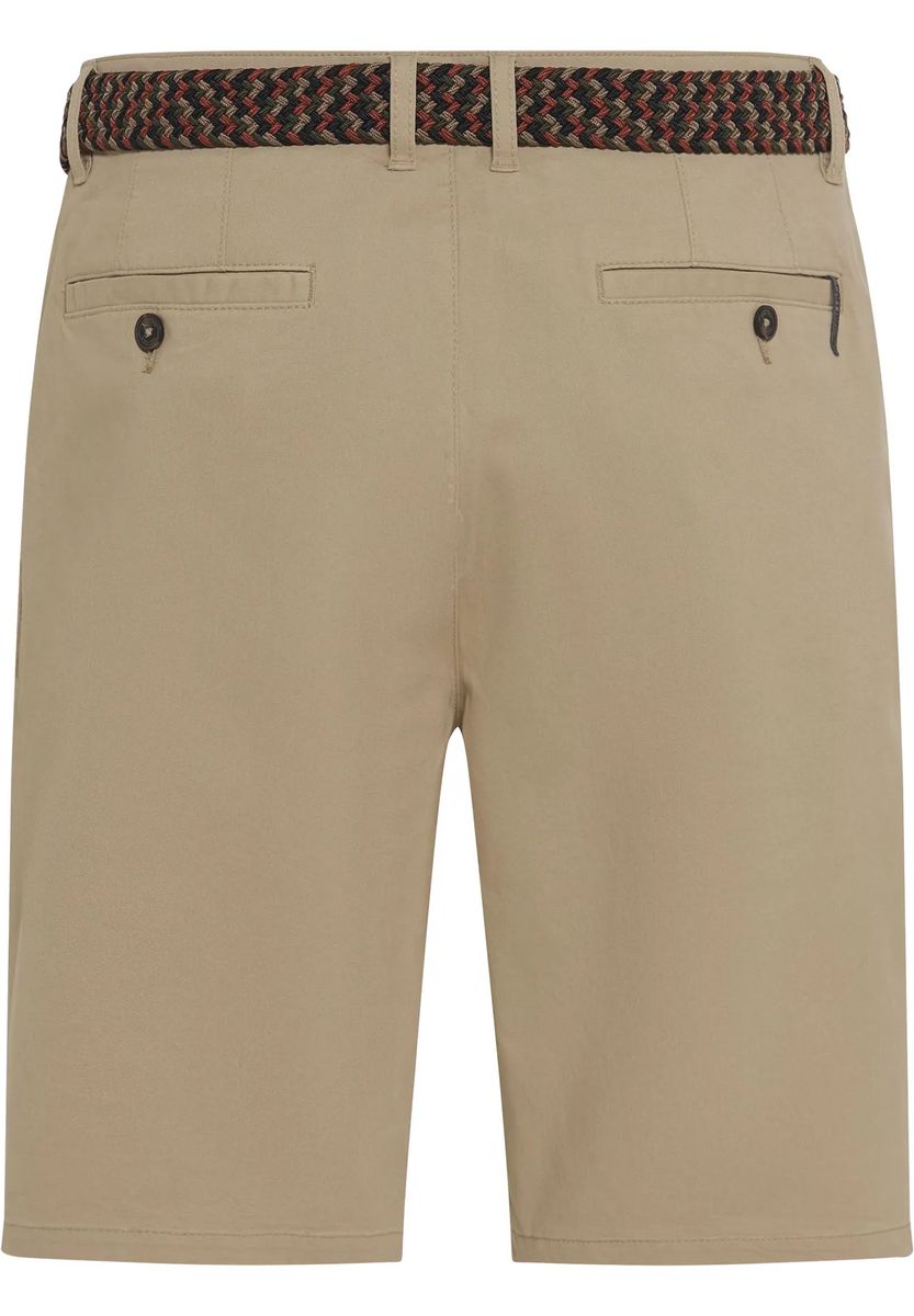Klassische Chino-Bermuda mit Gürtel