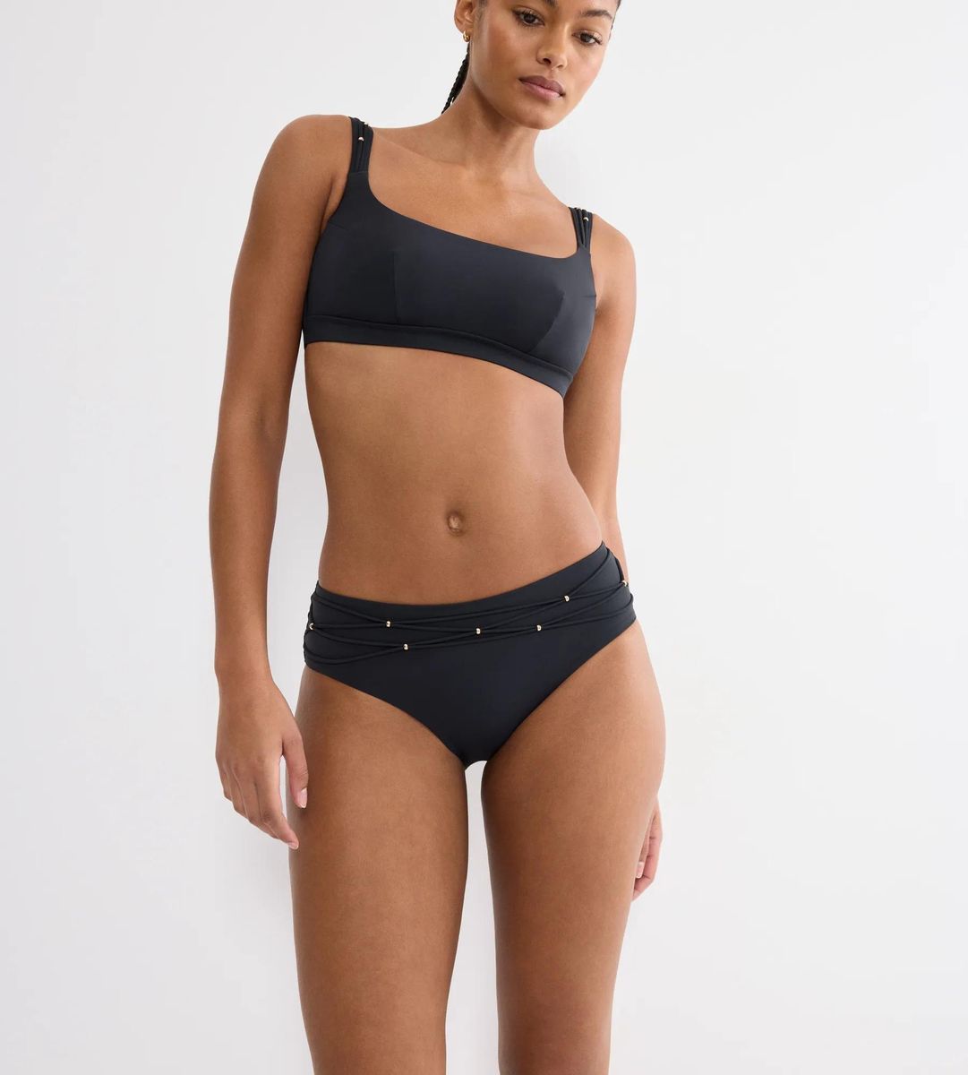 Bikini-Slip mit Goldakzenten