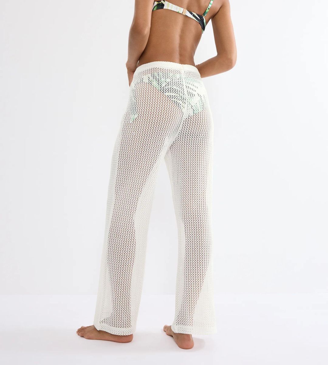Hochtaillierte Häkelhose mit weitem Bein