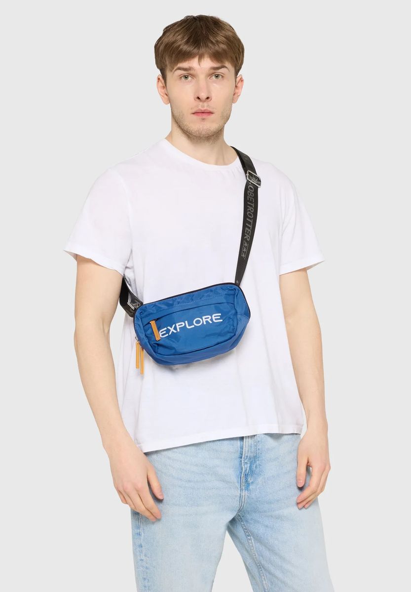 Sportliche Crossbody-Tasche mit Explore-Print