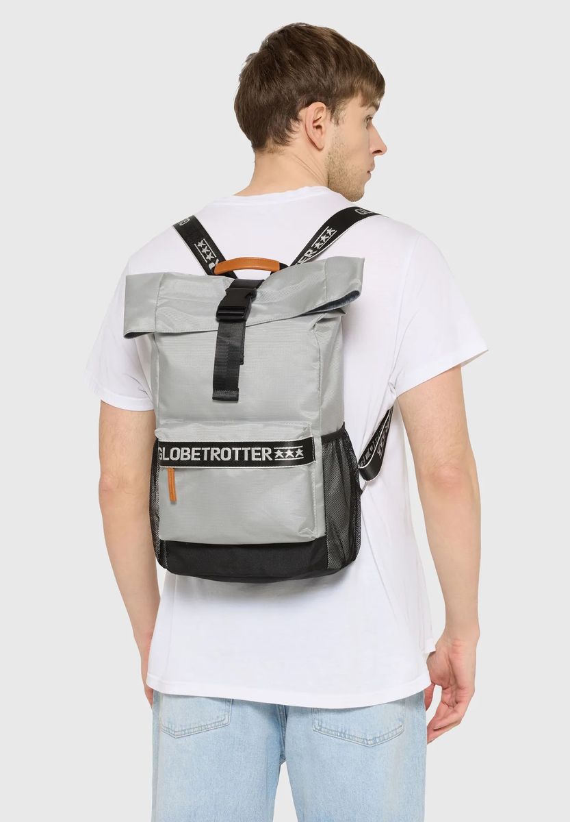 Urbaner Roll-Top Rucksack mit Steckverschluss