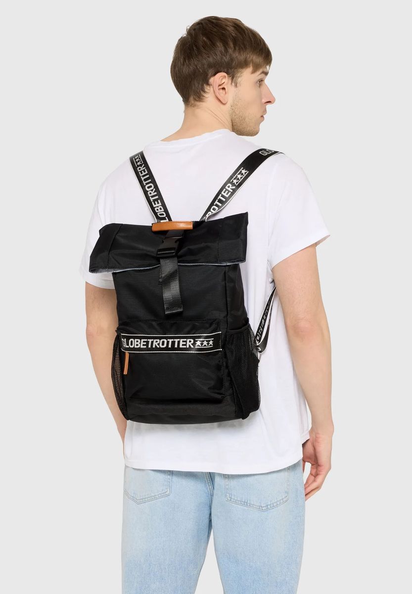 Moderner Roll-Top Daypack mit Steckverschluss