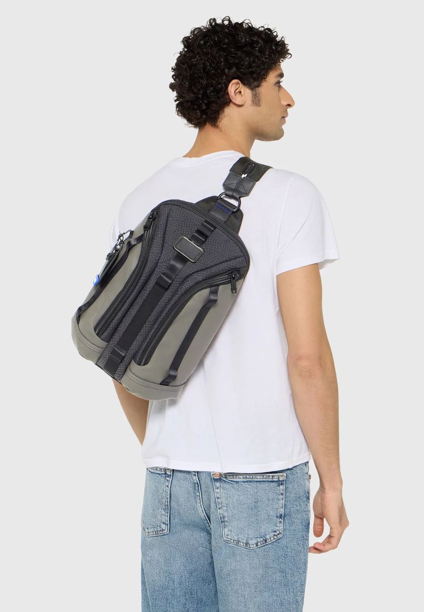 Moderne ergonomische Crossbody-Umhängetasche