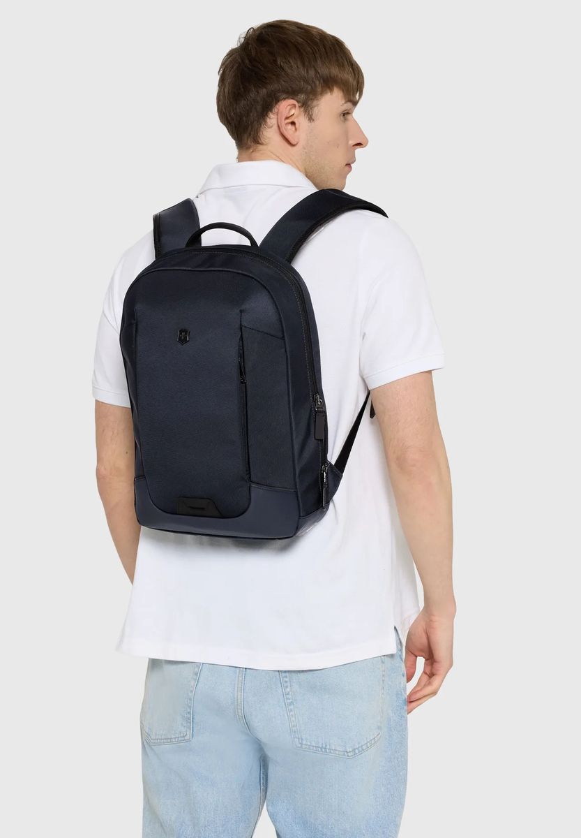 Schlanker minimalistischer Pendler-Rucksack