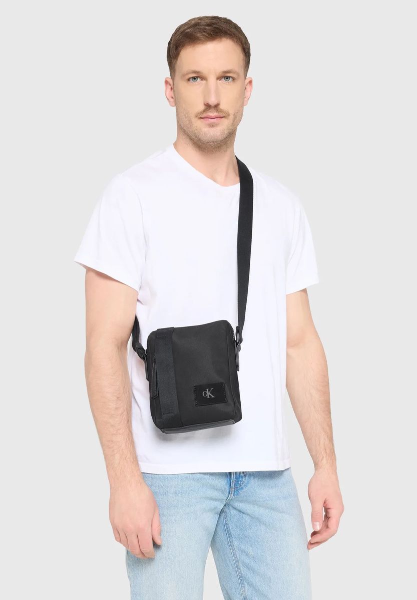 Minimalistische Reporter-Umhängetasche mit Reißverschluss