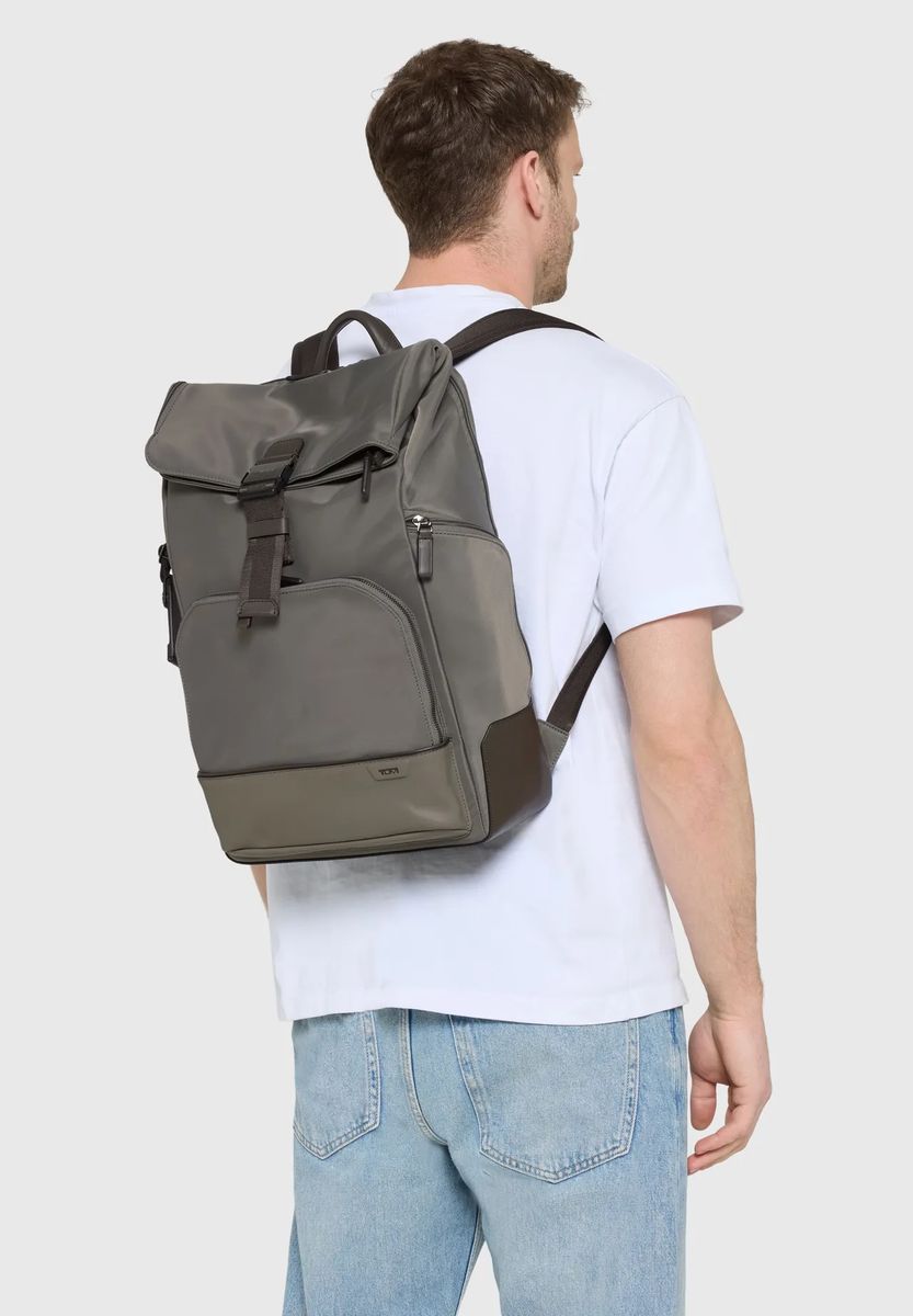 Moderner Rolltop-Reise-Rucksack
