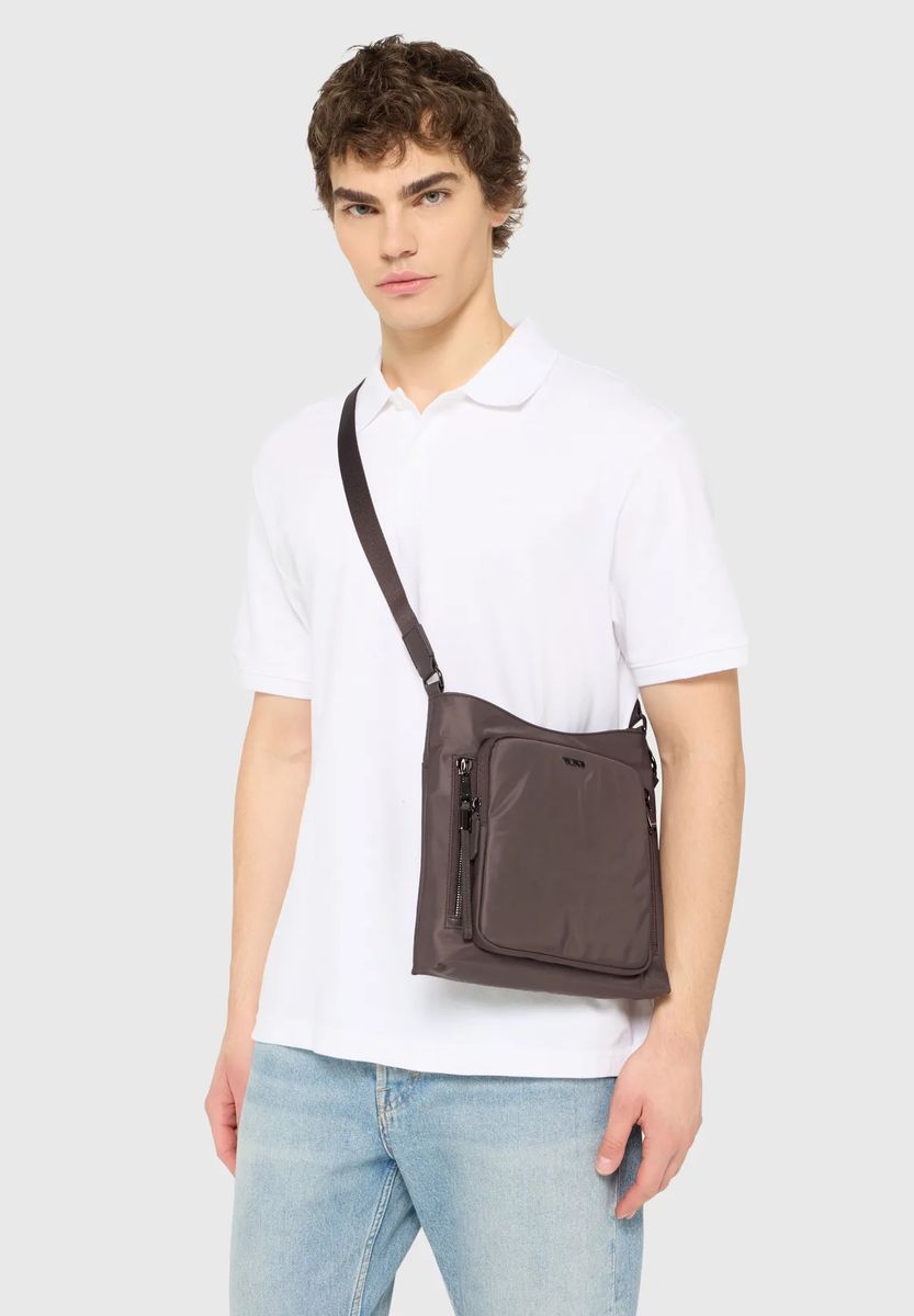 Kompakte Crossbody-Tasche mit Organizer-Fächern