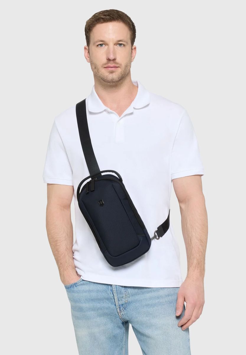 Kompakte Sling-Tasche mit Fächern