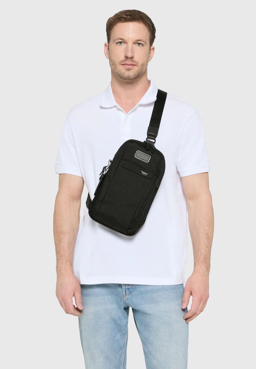 Kompakte Sling-Tasche aus Ballistic Nylon
