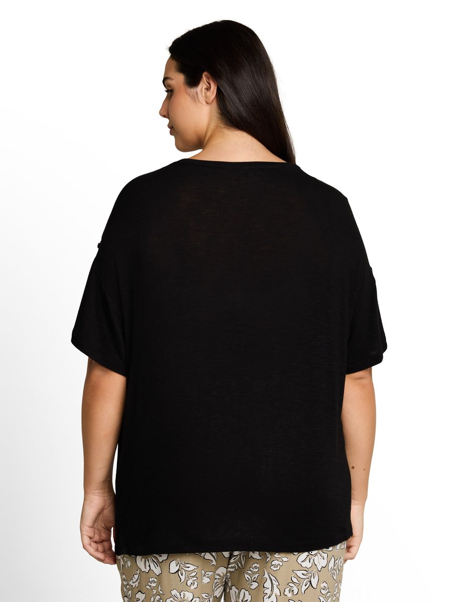 Locker geschnittenes T-Shirt mit U-Boot-Ausschnitt
