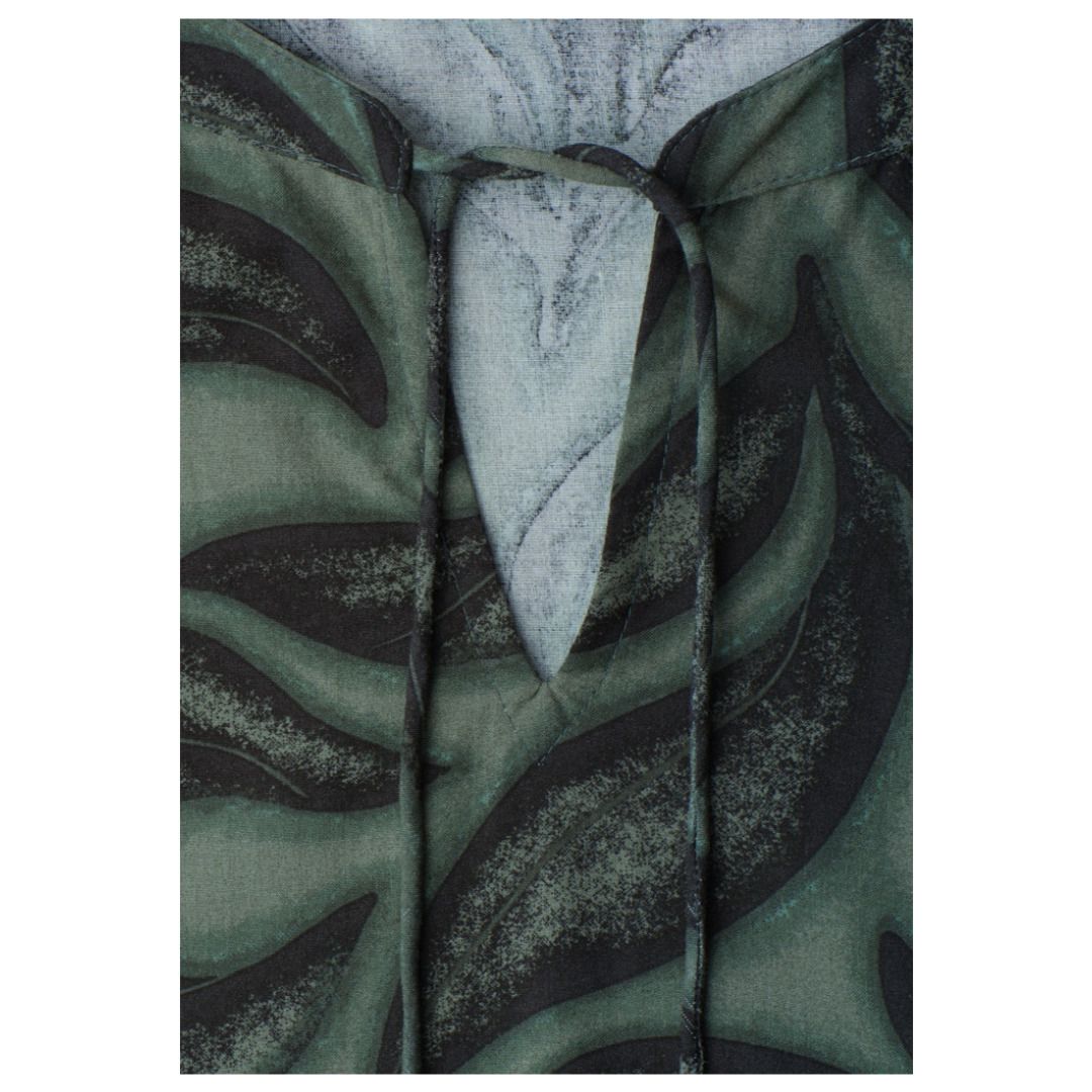Blusenshirt mit Blattmuster und Smoksaum