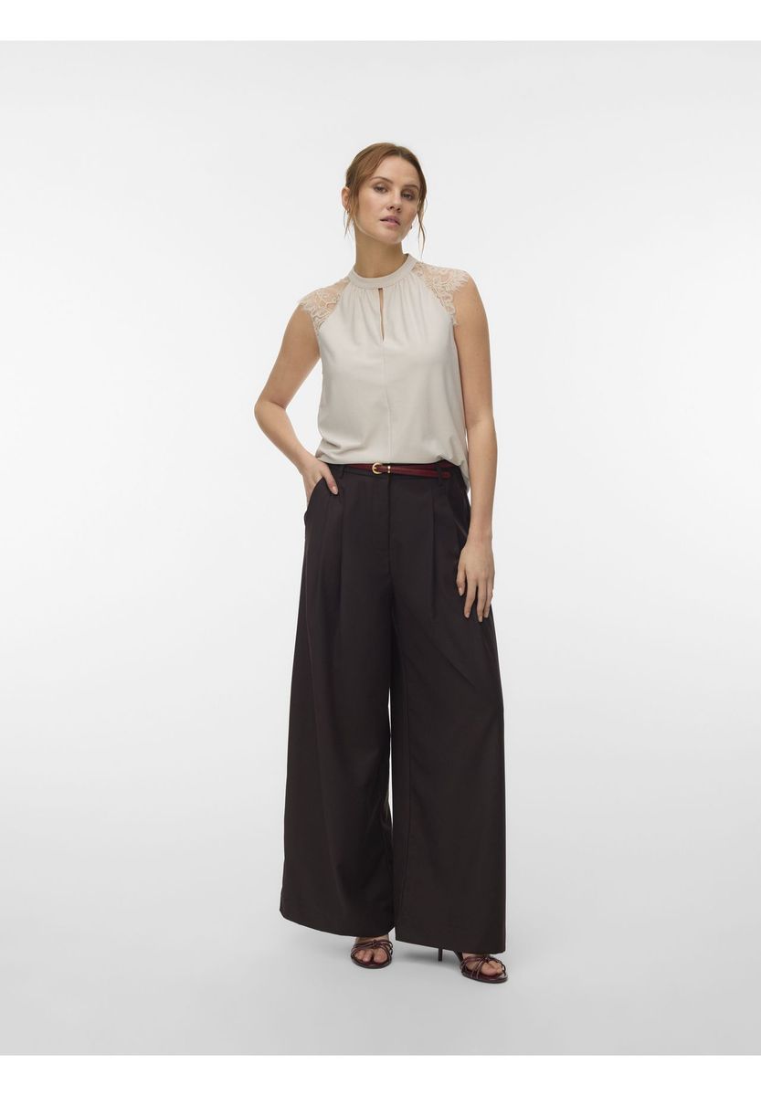 Elegante ärmellose Bluse mit Schulterspitze