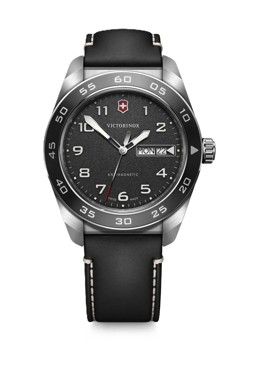 Robuste Feldarmbanduhr mit Lederarmband