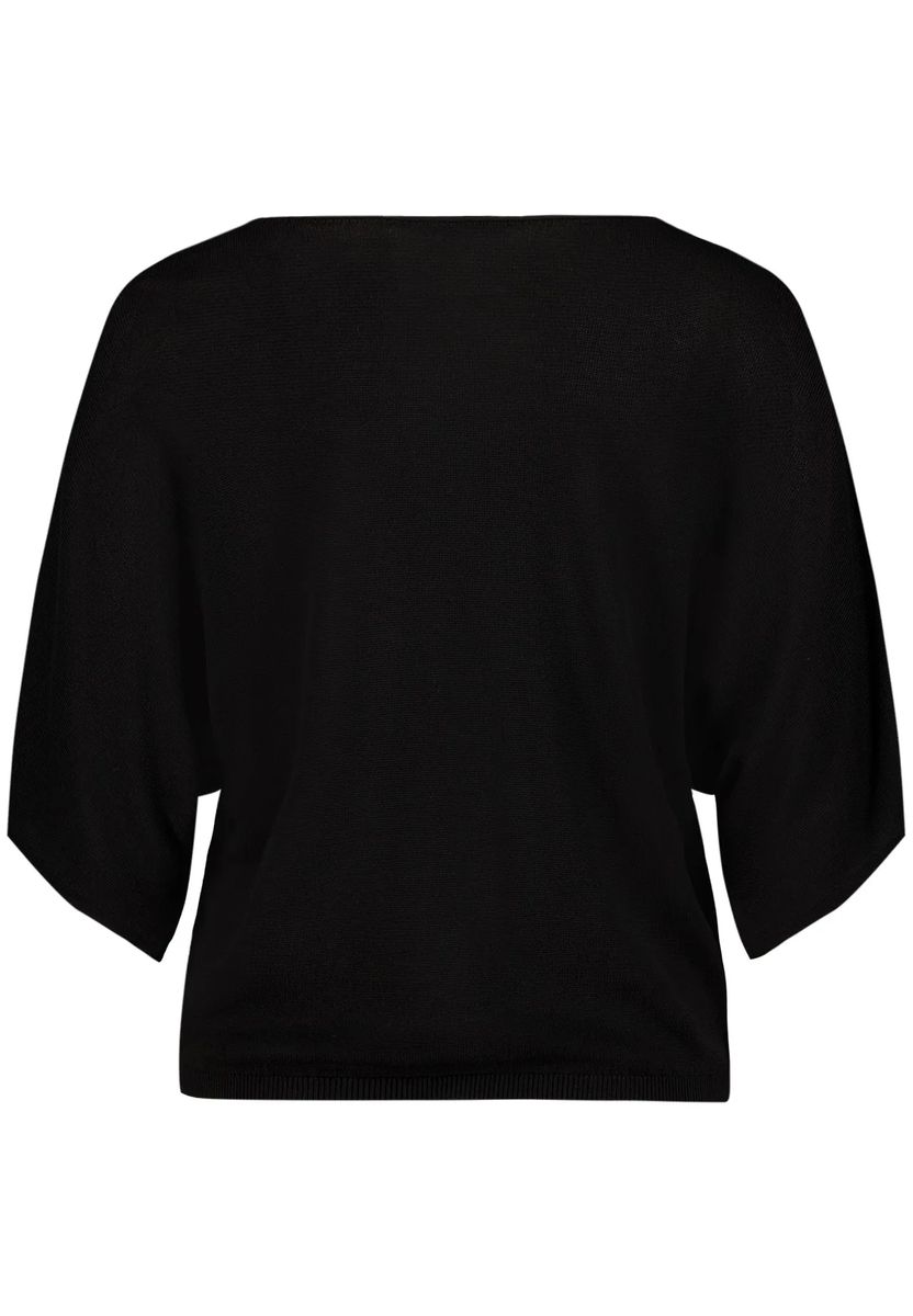 Lockerer Feinstrick-Pullover mit U-Boot-Ausschnitt