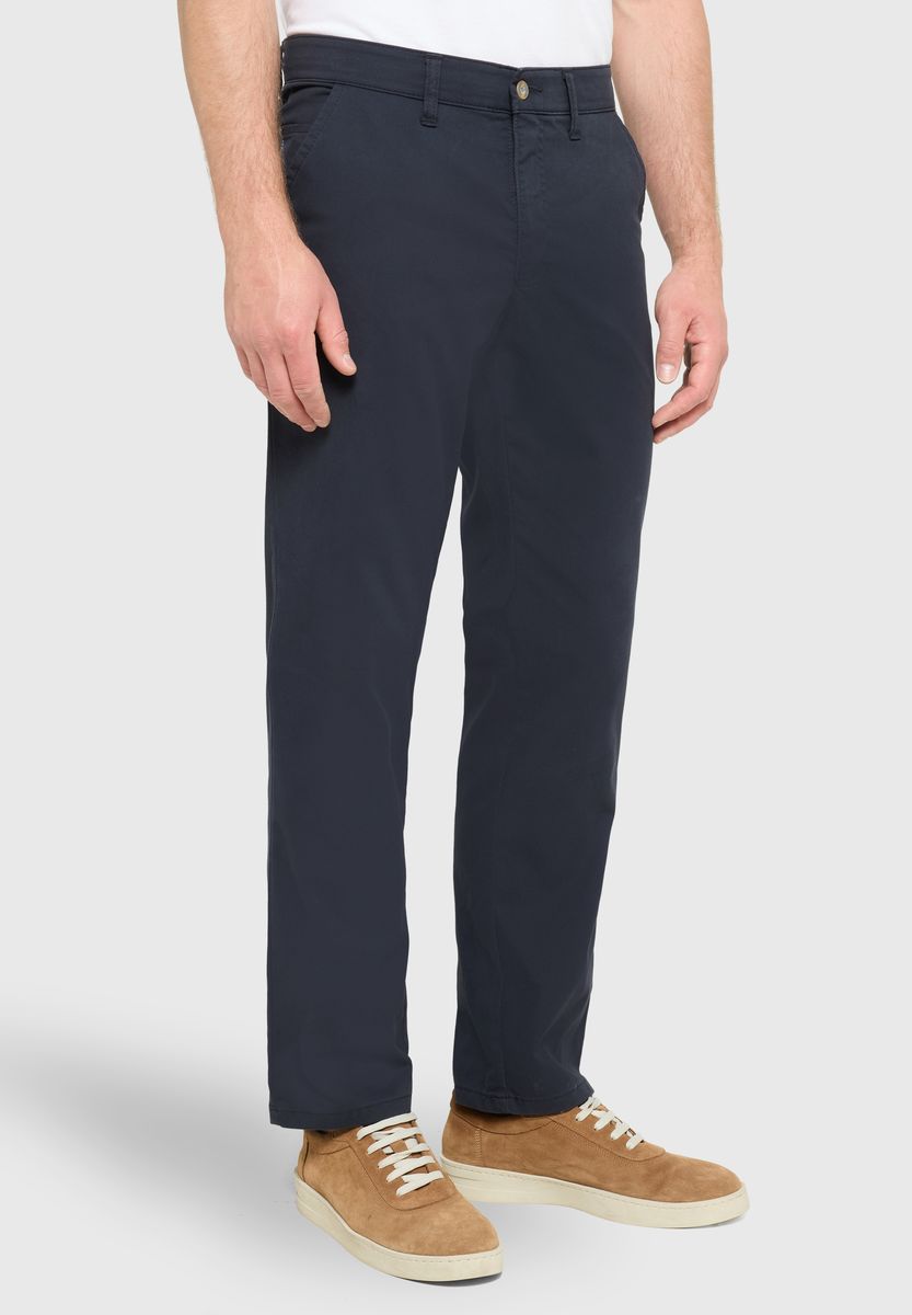 Moderne Chino mit geradem Bein