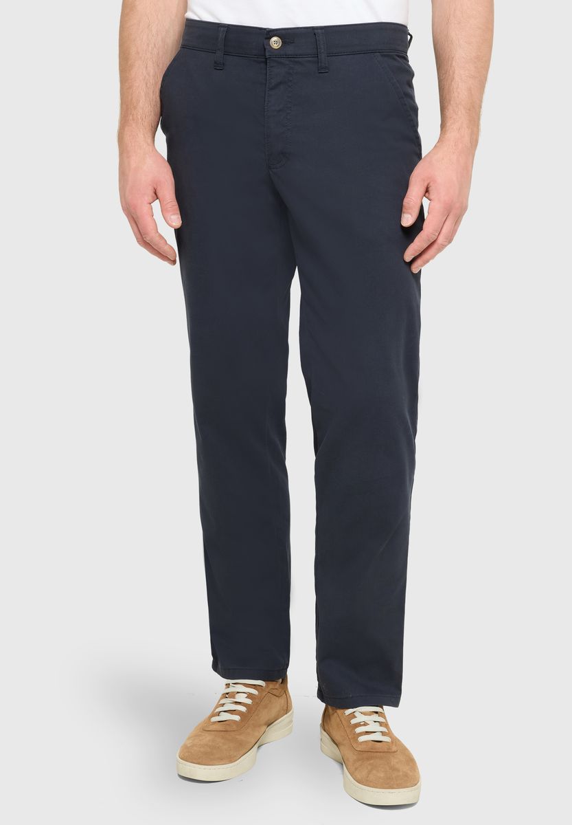 Moderne Chino mit geradem Bein
