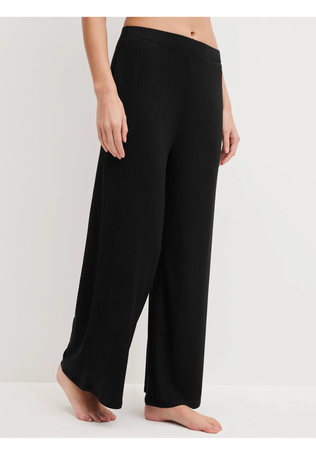 Fein gerippte Hose mit weitem Bein