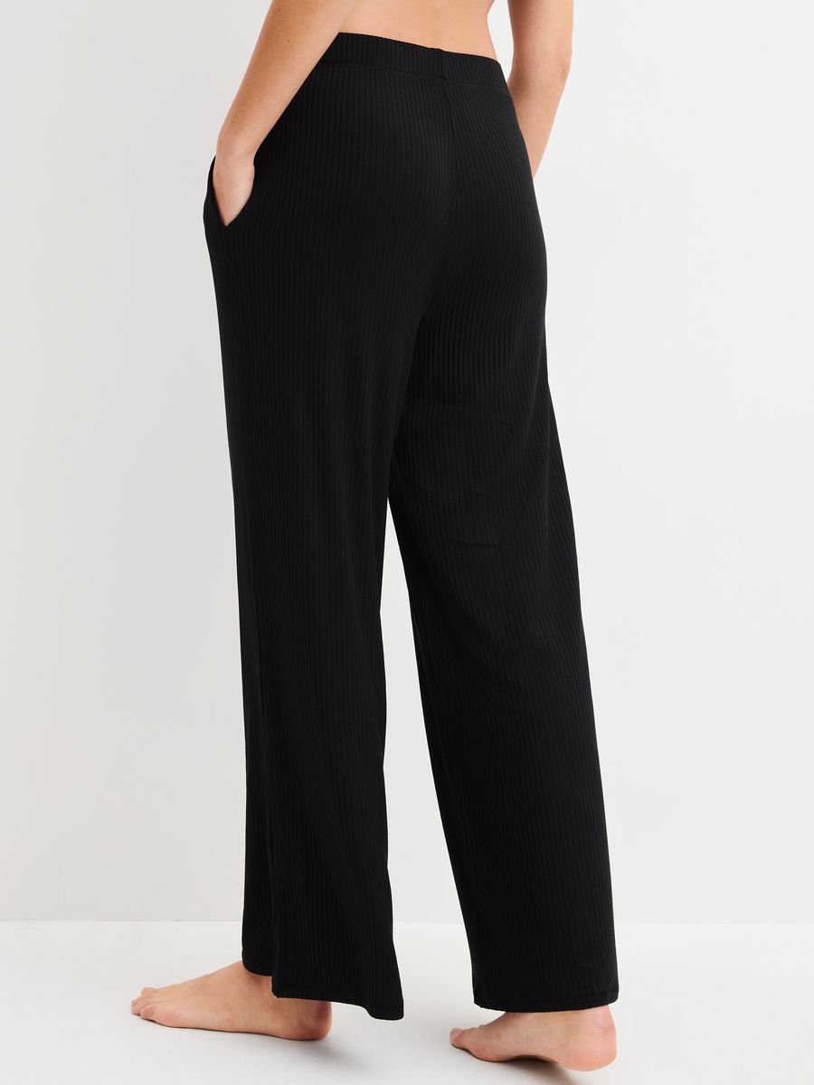 Fein gerippte Hose mit weitem Bein