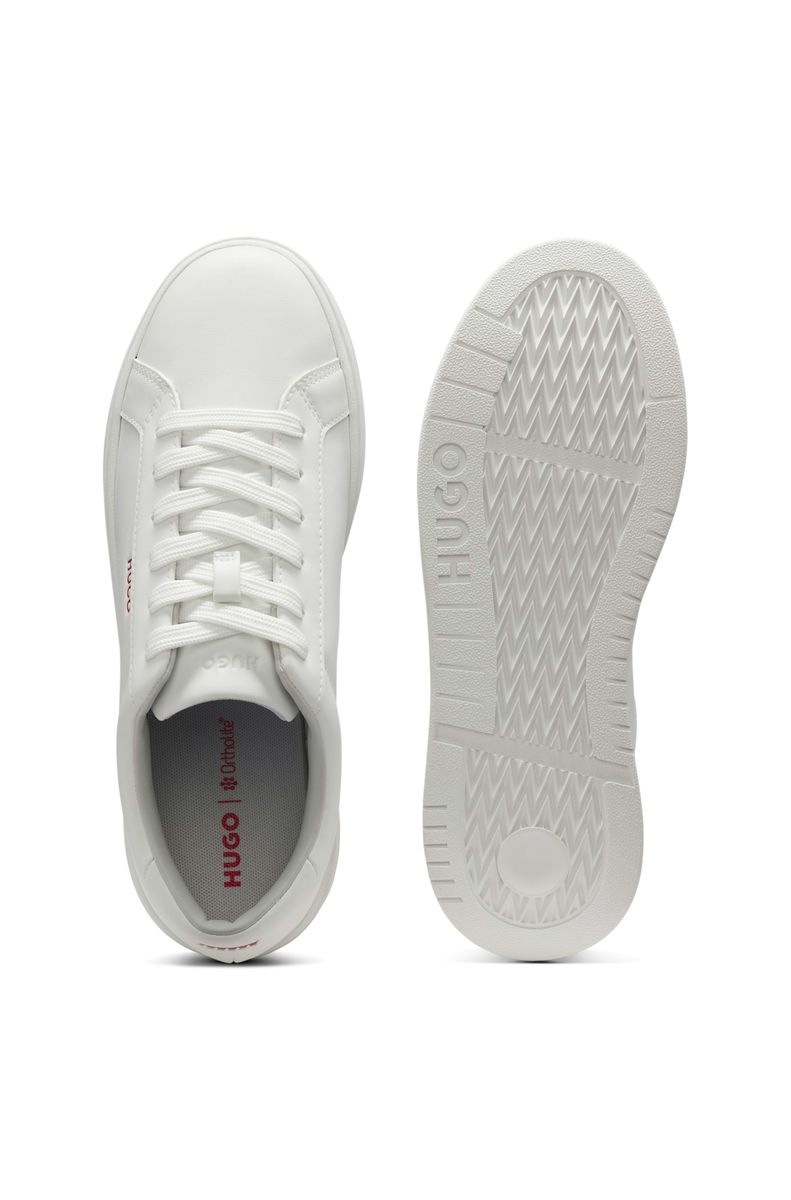 Minimalistische Sneaker aus Kunstleder