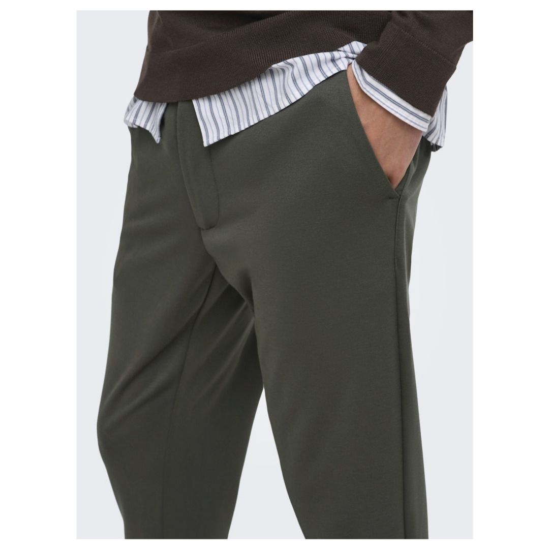 Essentielle Slim-Fit Chino-Hose