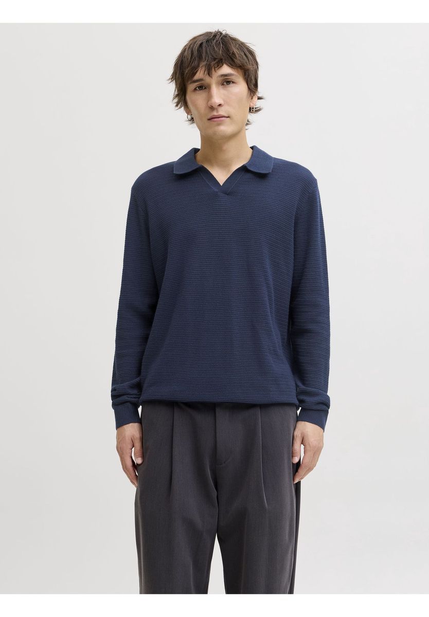 Klassisches Strickpolo mit Textur