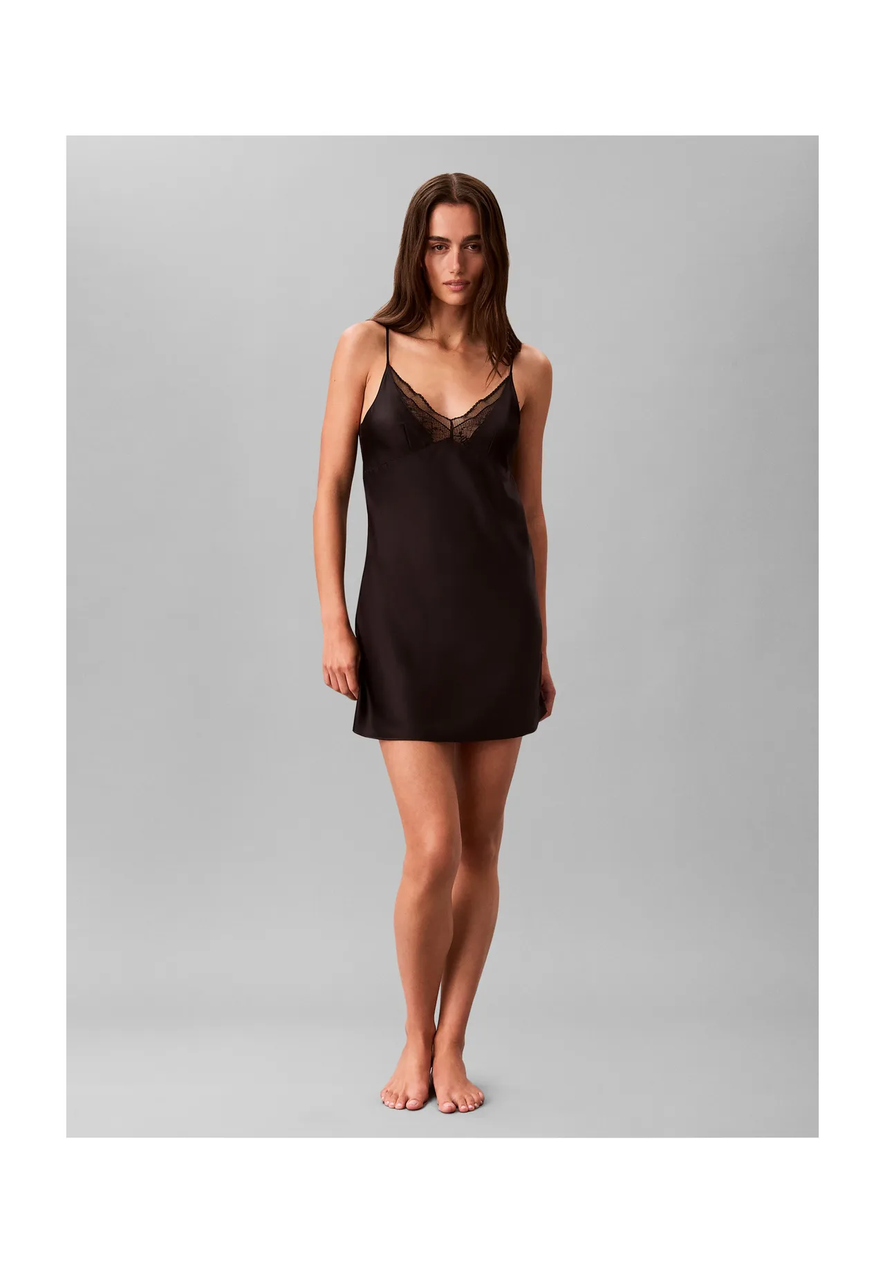 Elegantes Satin-Negligé mit Spitze