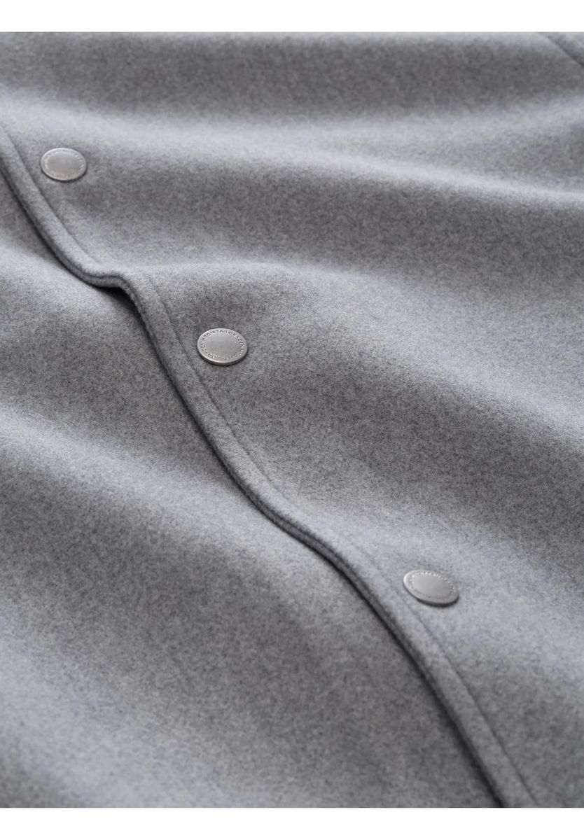 Minimalistische Übergangsjacke mit Druckknöpfen