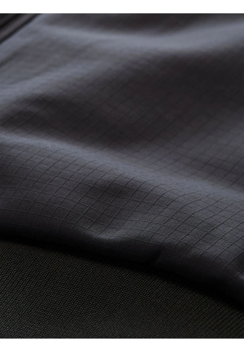 Wasserabweisende Softshelljacke mit Kapuze