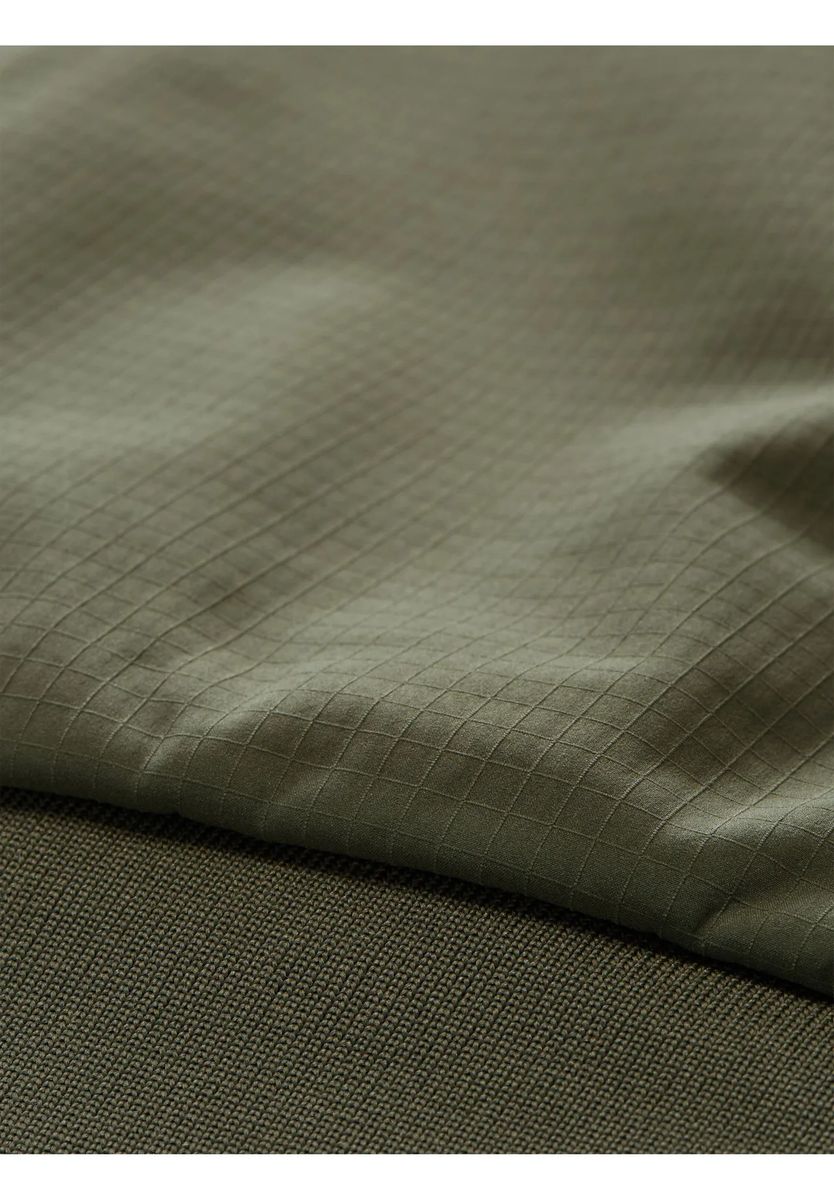 Wasserabweisende Softshelljacke mit Kapuze