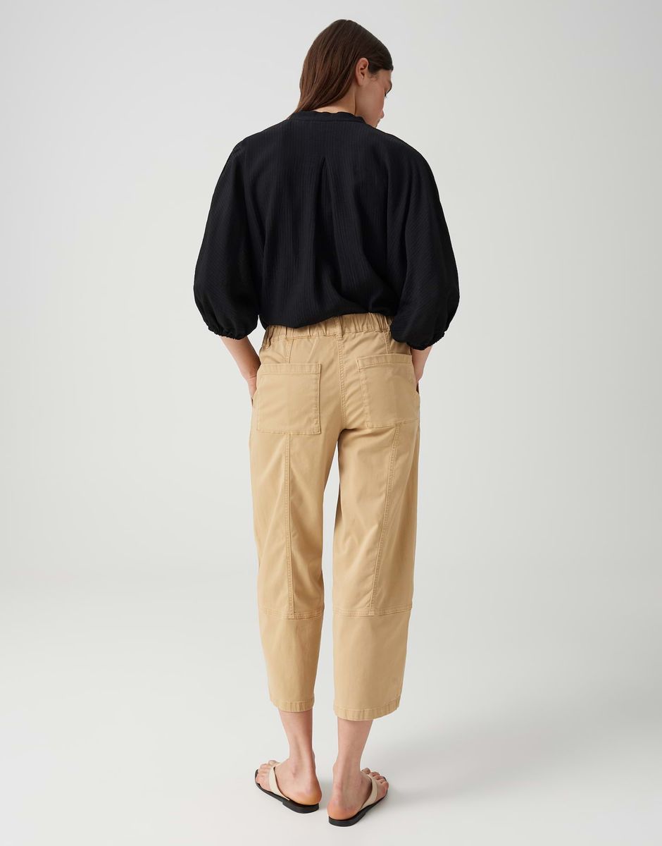 Moderne Hose mit ovalem Bein