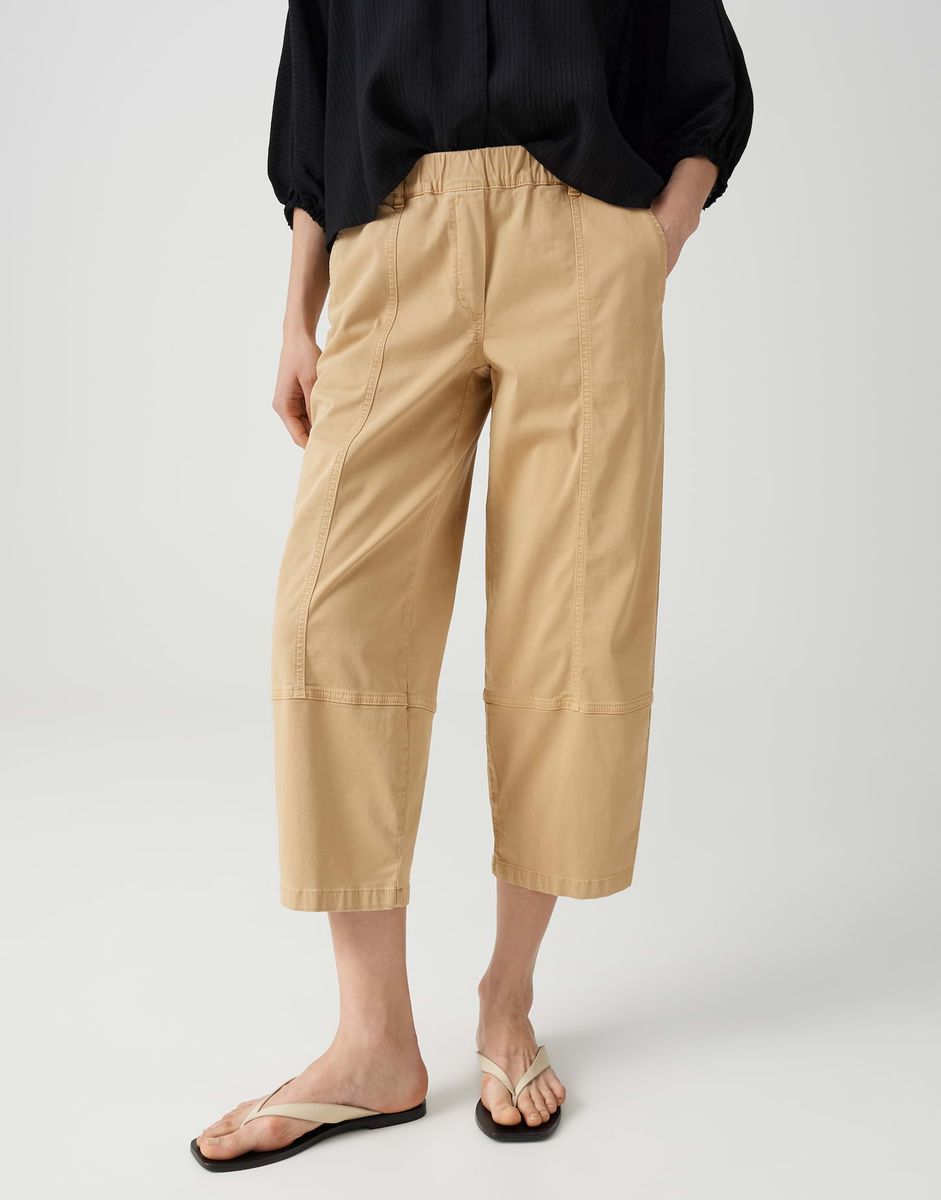 Moderne Hose mit ovalem Bein