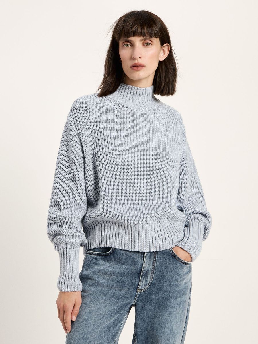 Schwerer Grobstrickpullover mit Stehkragen