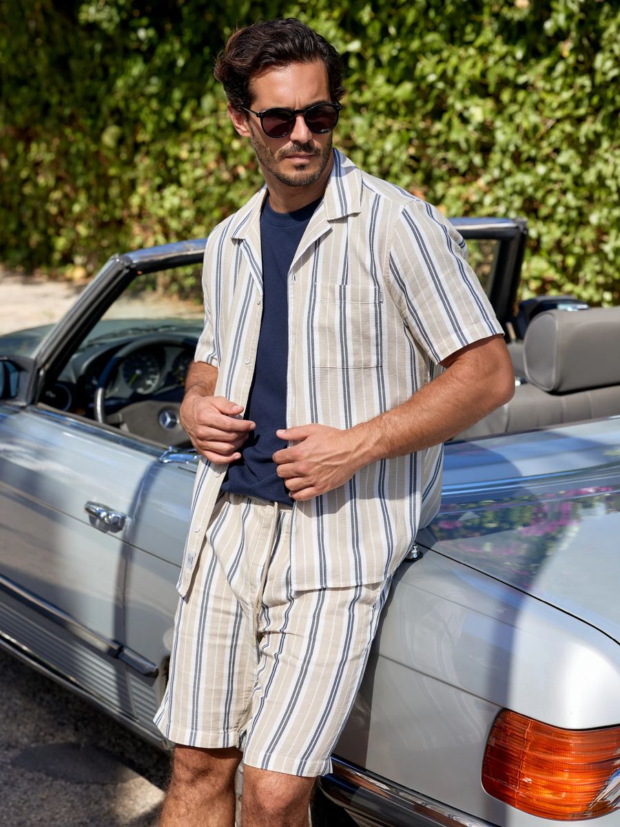 Strukturierte Chino-Shorts mit Streifenmuster