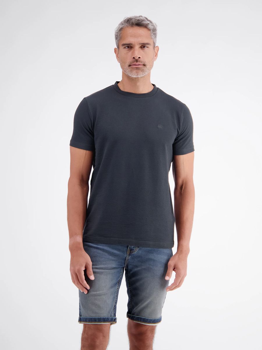Strukturiertes Seersucker-T-Shirt mit Rundhalsausschnitt