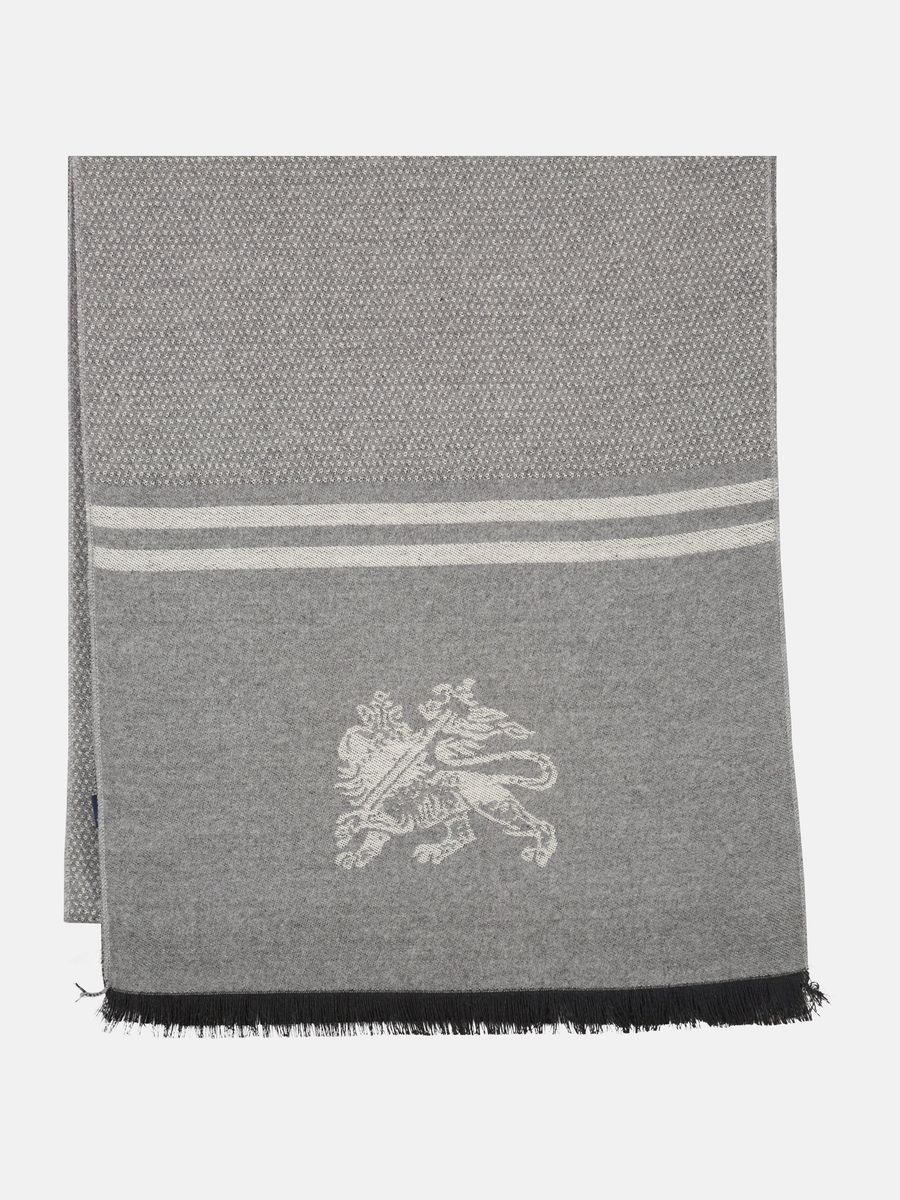 Strickschal mit Wappen-Detail