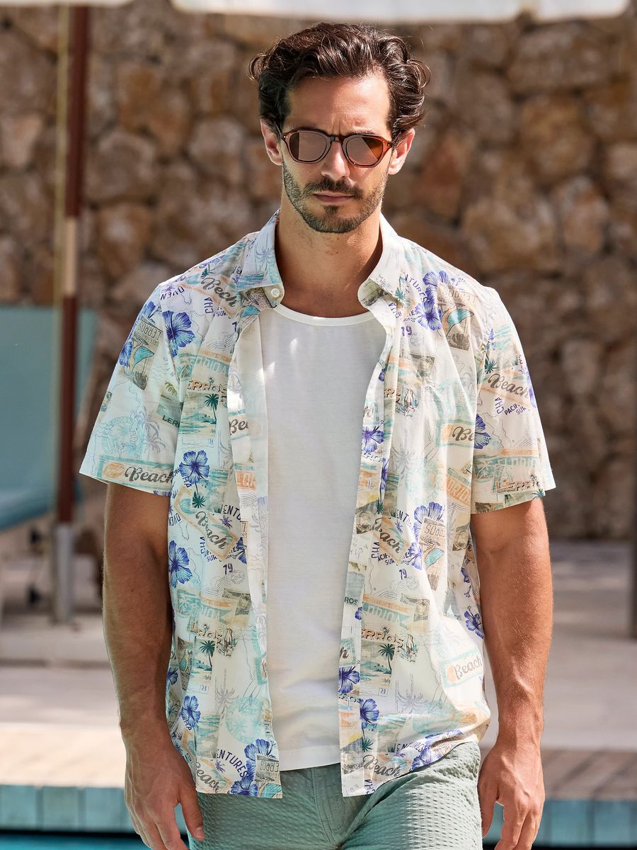 Resort-Hemd mit Vintage-Reiseprint