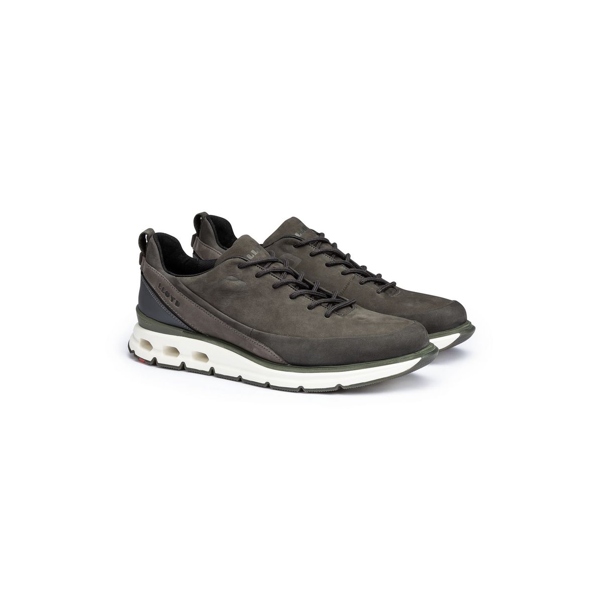 Low-Top Performance Sneaker aus Rauleder