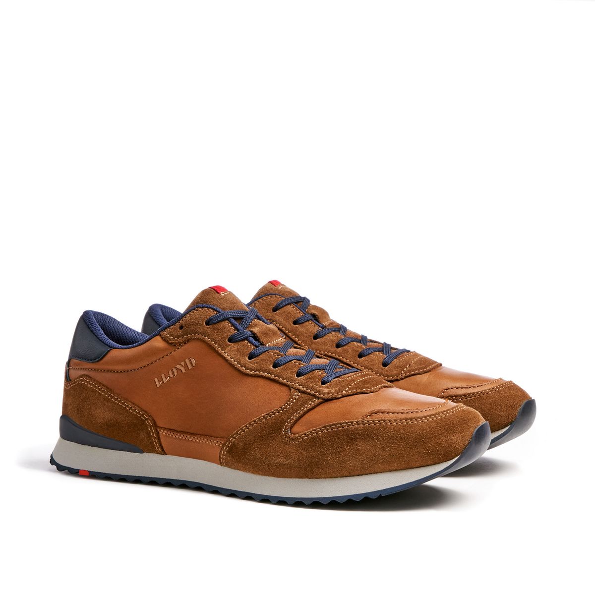 Sportliche Low-Top-Sneaker im Materialmix