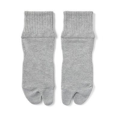 Innovative Tabi-Socken im rechten Winkel