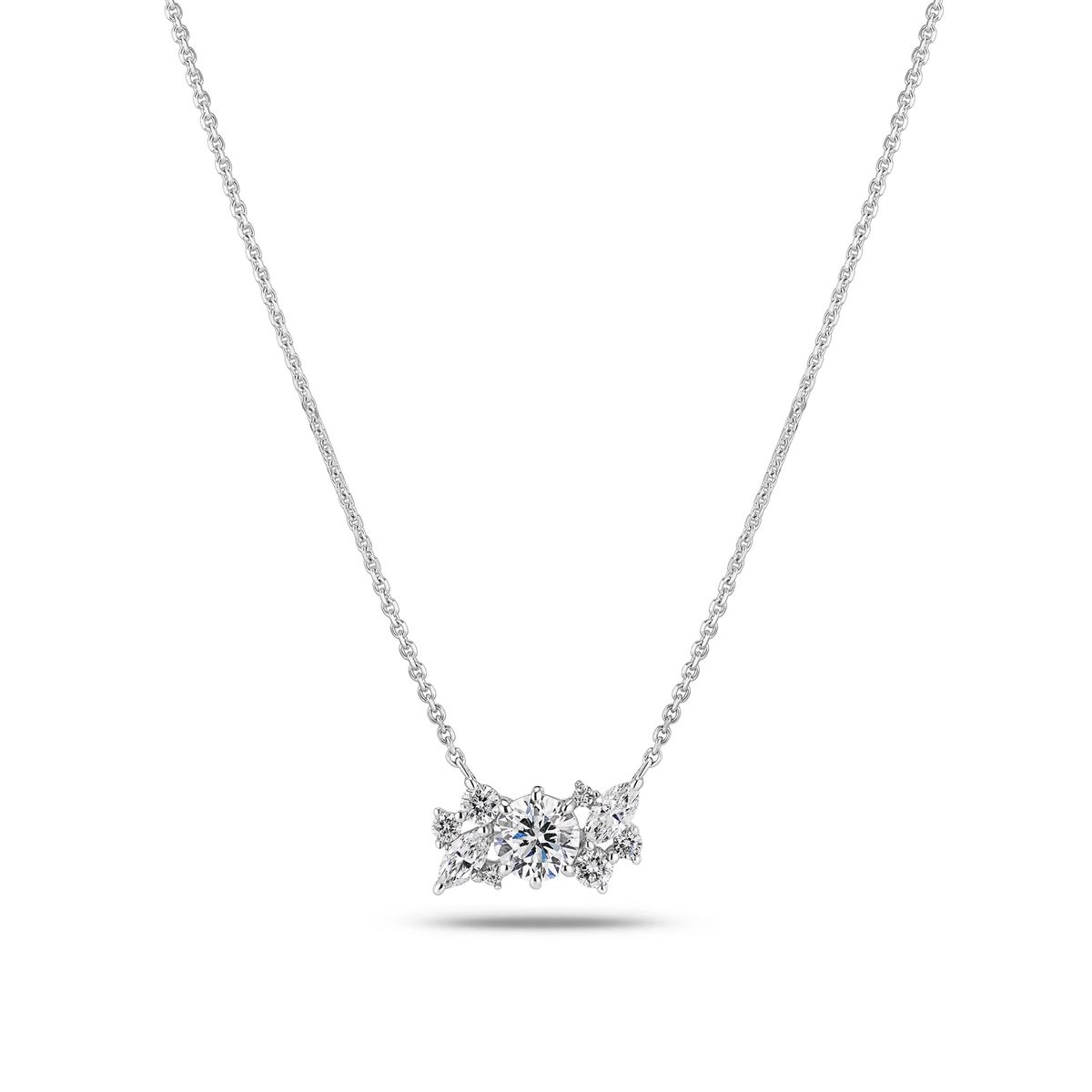 Halskette mit Diamant-Cluster-Anhänger
