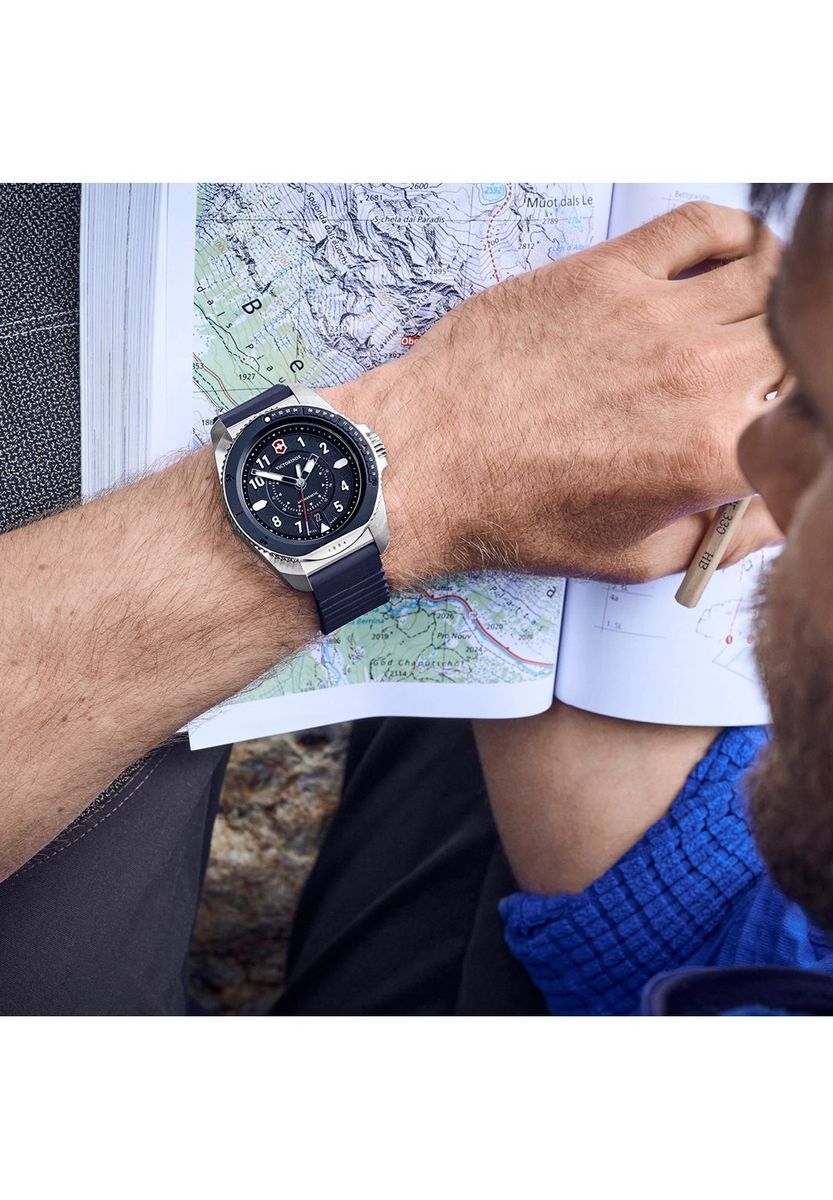 Herrenuhr mit blauem Zifferblatt und Kautschukarmband