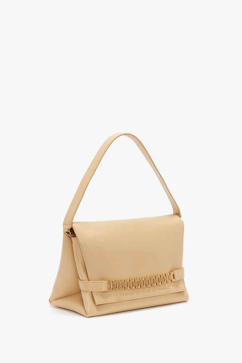 Gepolsterte Leder-Pouch mit Kettendetail