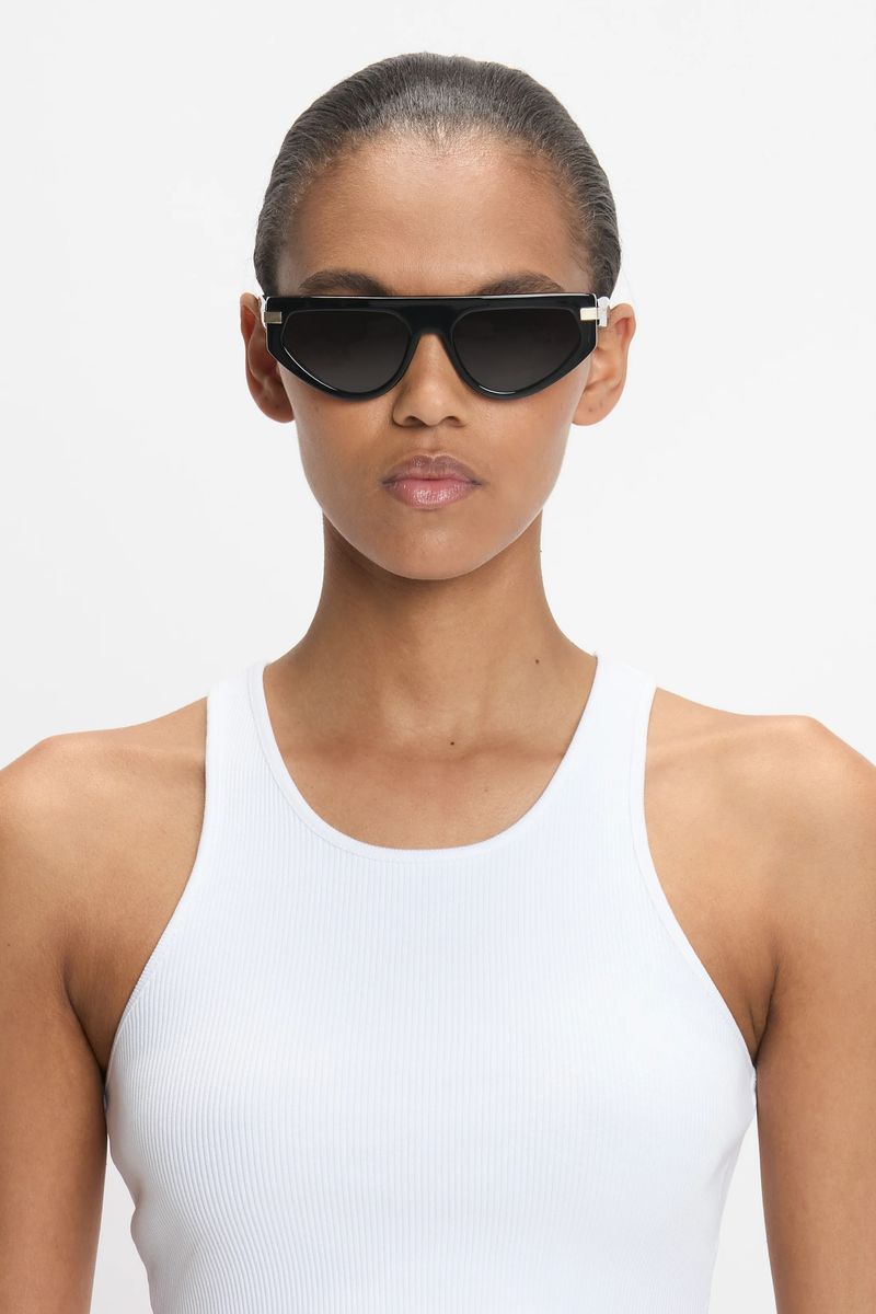 Raffinierte Visier-Sonnenbrille mit flacher Oberseite