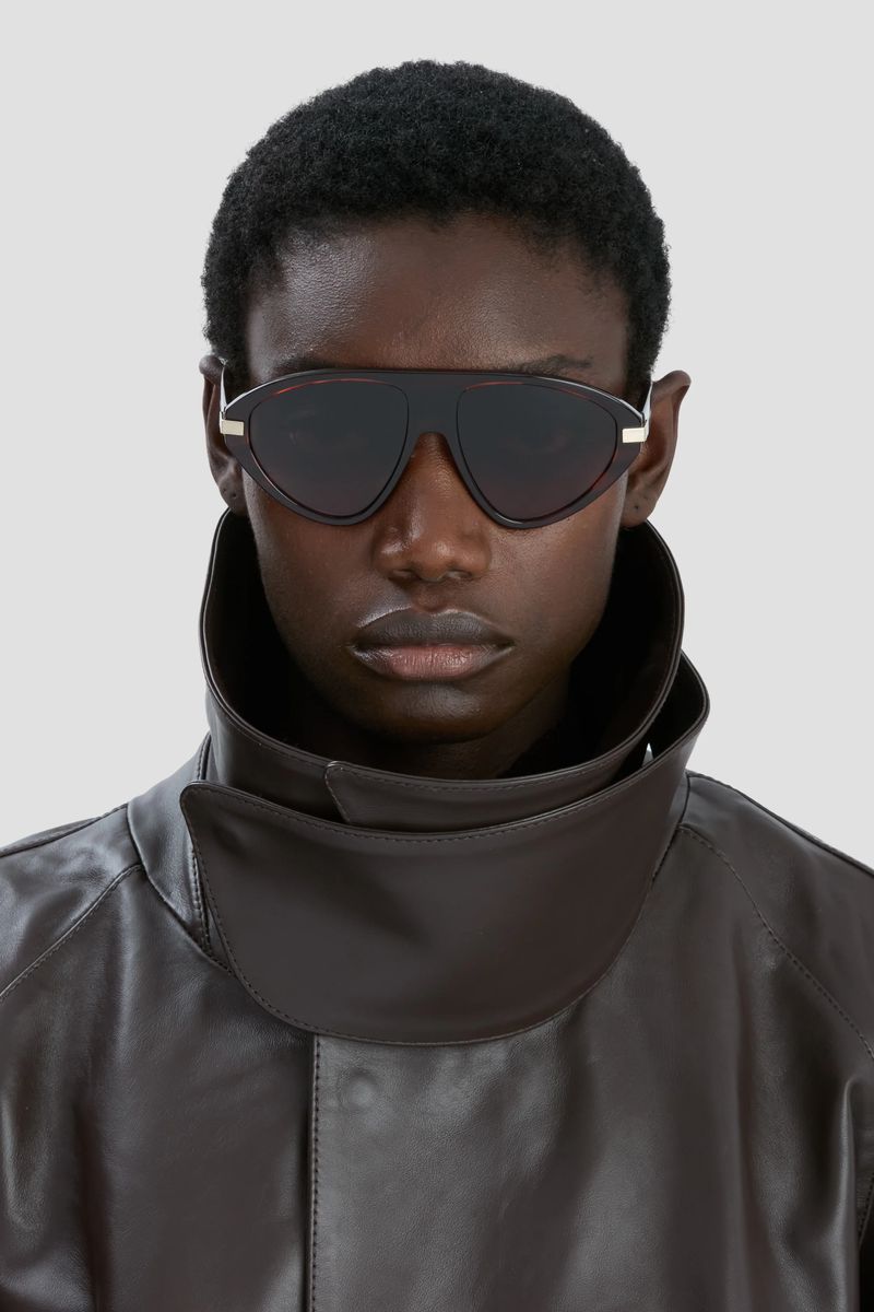 Markante Visier-Sonnenbrille mit Scharnierdetail