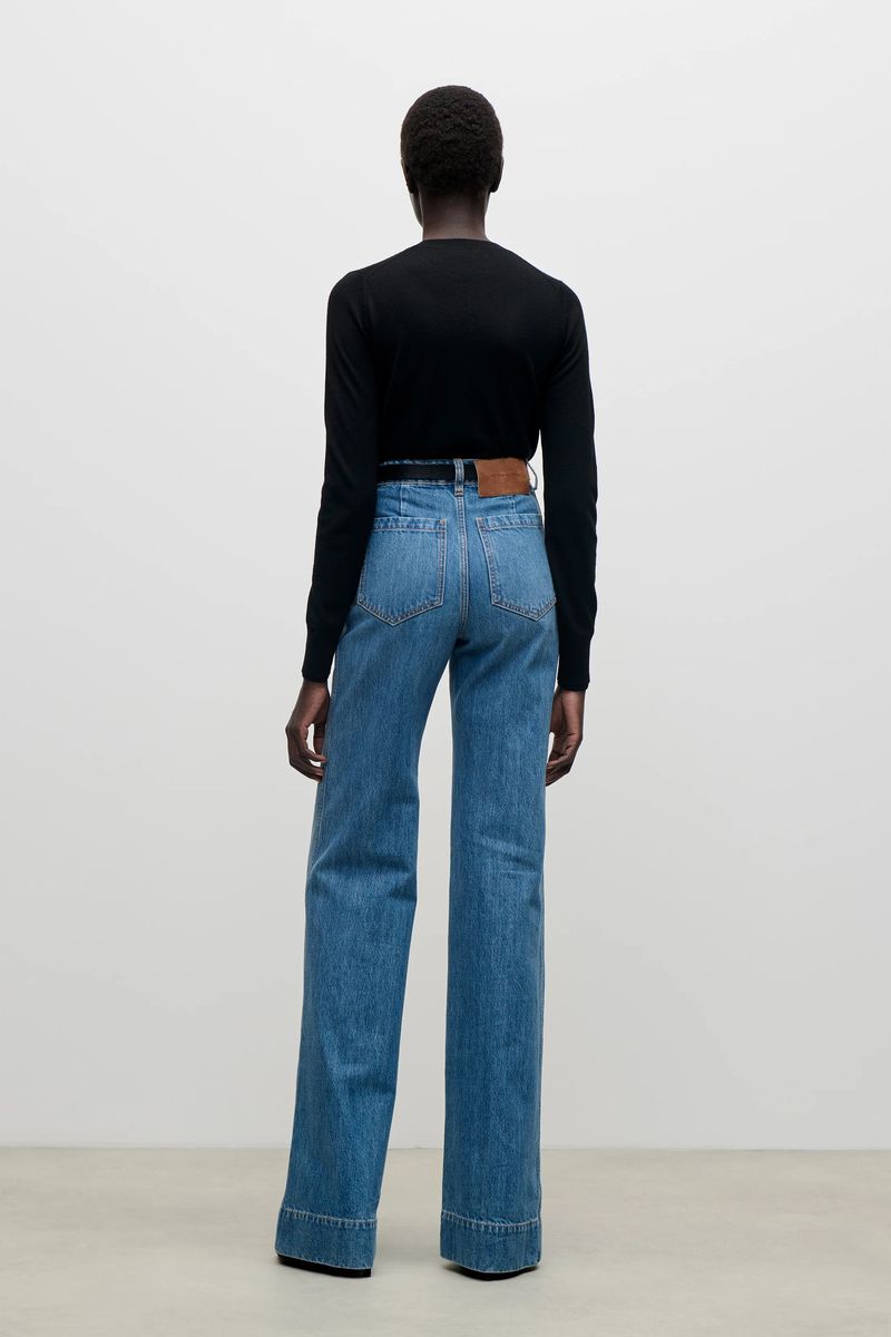High-Waist-Jeans mit weitem Bein und aufgesetzten Taschen