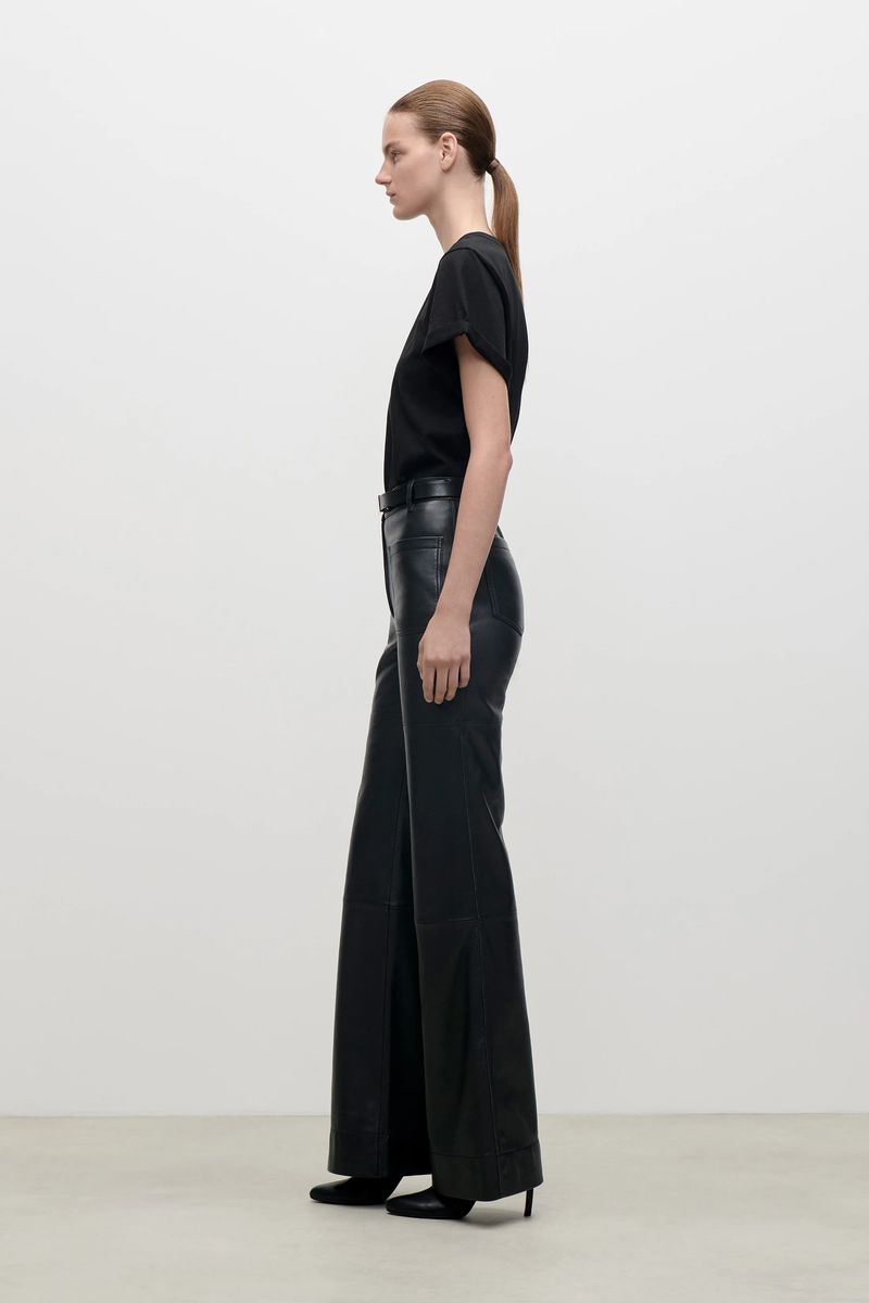 Ausgestellte Lederhose mit hoher Taille