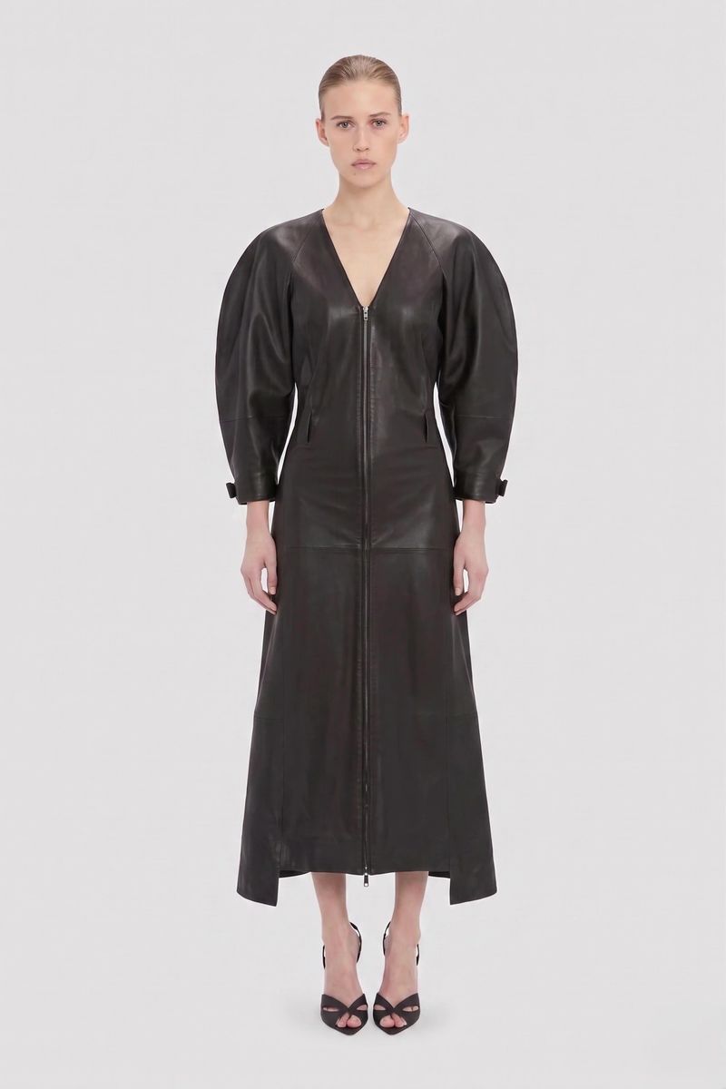Skulpturales Leder-Midikleid mit Dolman-Ärmeln