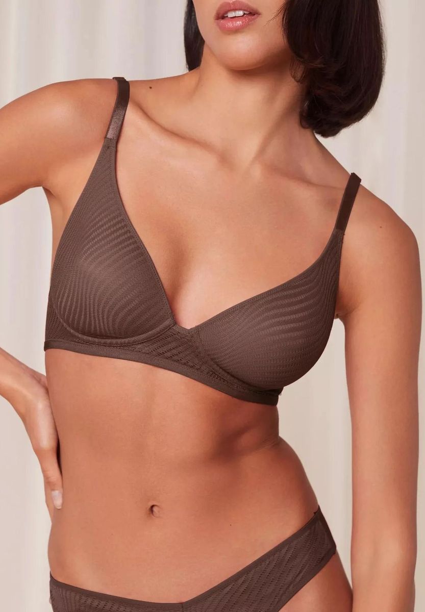 Nahtloser, kabelloser BH mit leichtem Halt